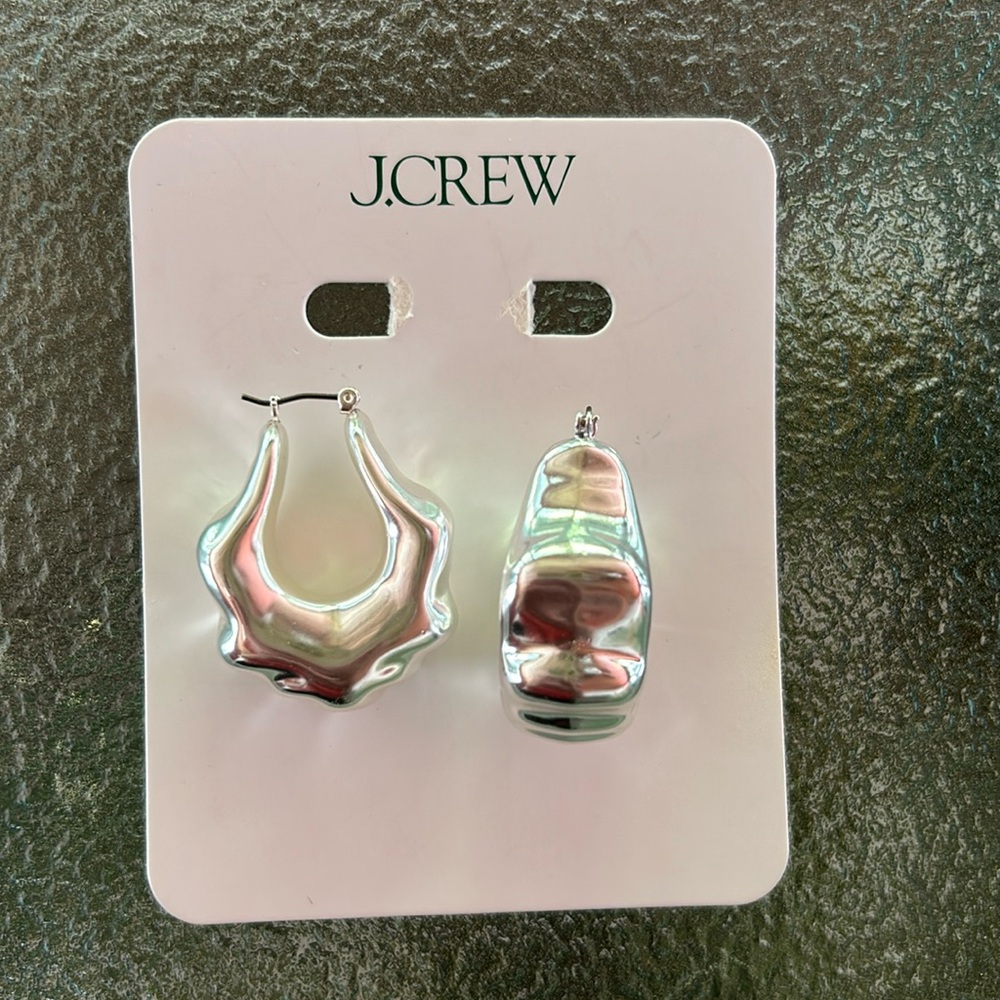 Lightweight sculpted hoop earrings